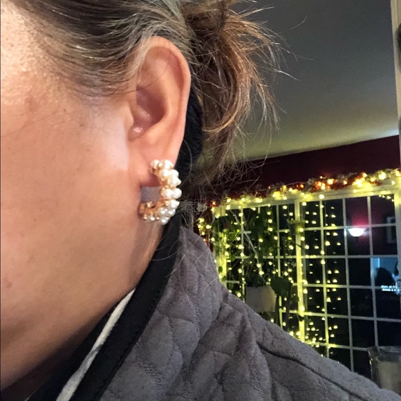 Faux Cluster Pearl Hoop - Picture 6 of 7